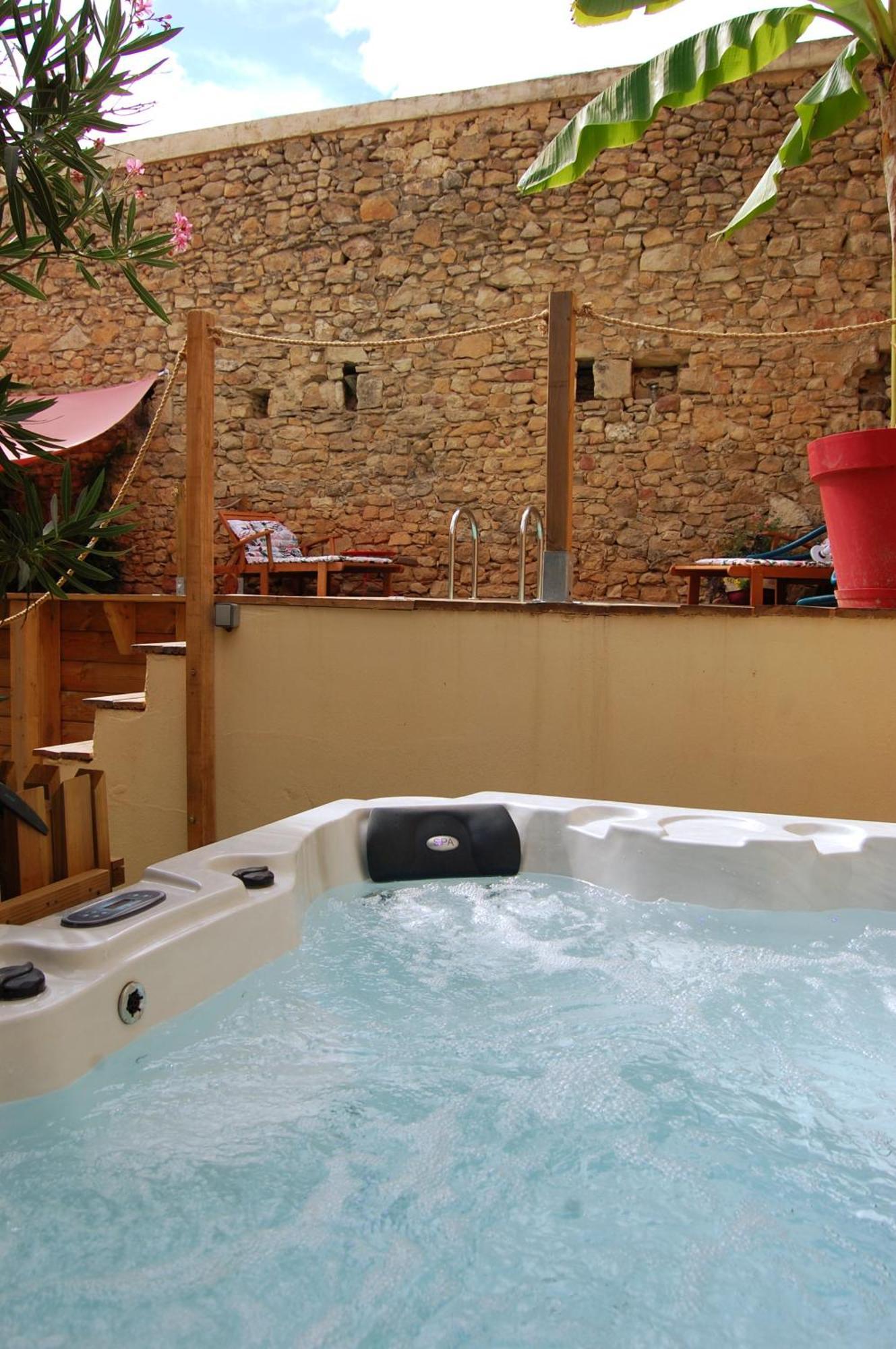 La Bucolique, Chambres Et Jardin D'Hotes Sabran Bagian luar foto