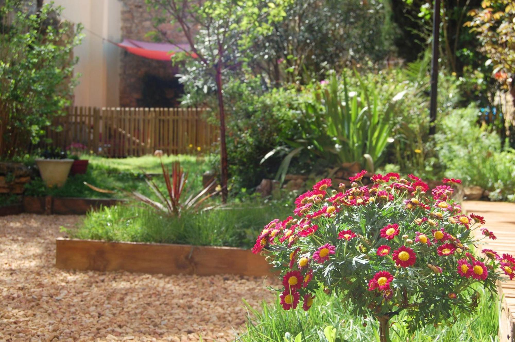 La Bucolique, Chambres Et Jardin D'Hotes Sabran Bagian luar foto