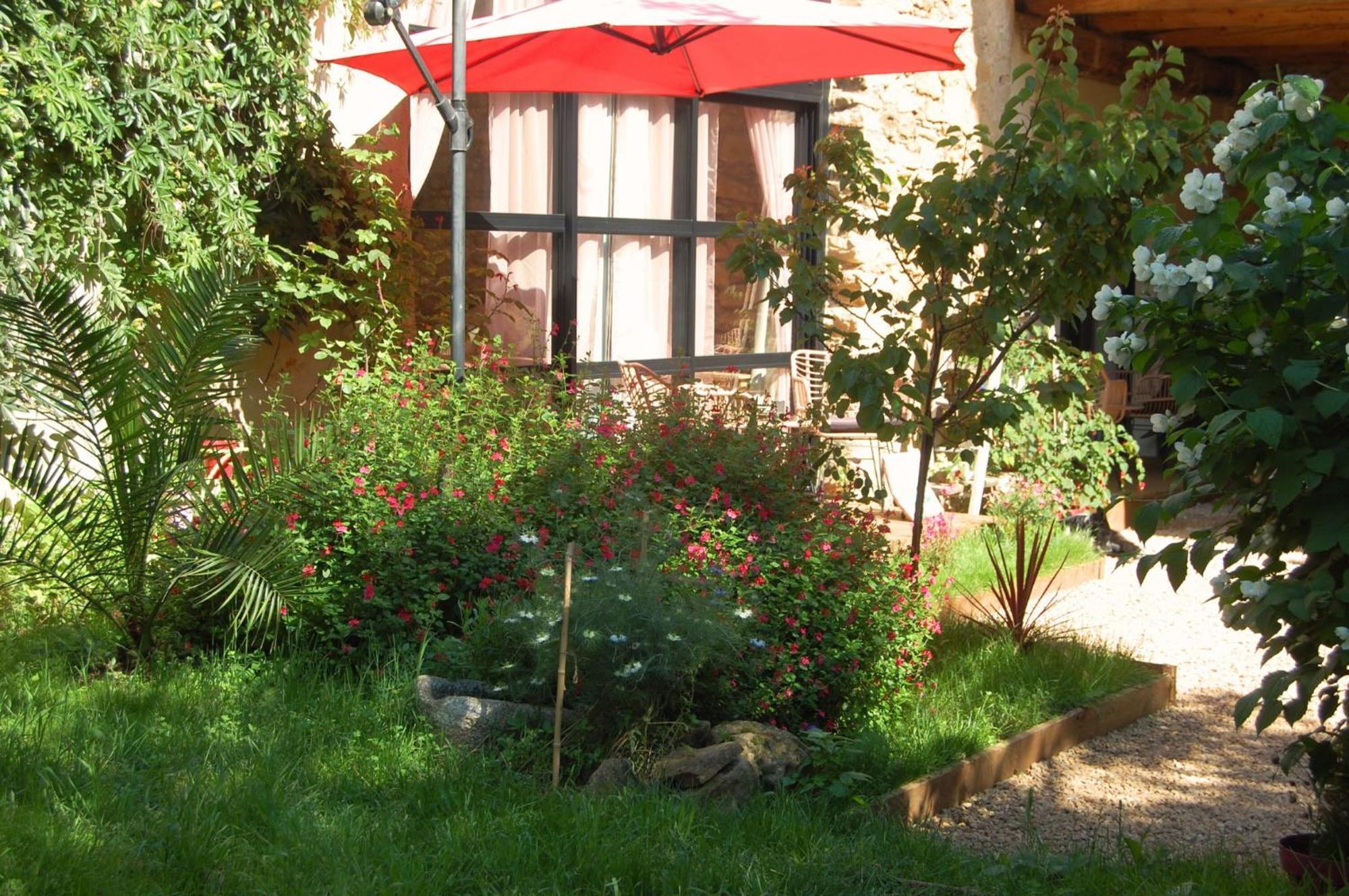La Bucolique, Chambres Et Jardin D'Hotes Sabran Bagian luar foto